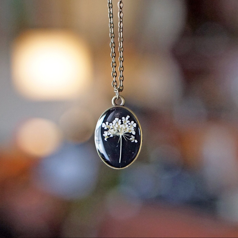 Elegant Gold and Black Floral Pendant Necklace